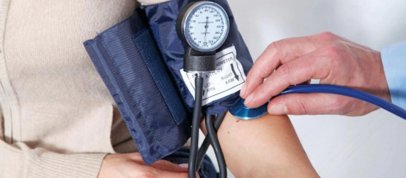 Νέα έρευνα για την πίεση αίματος: Τι σημαίνει όταν έχει διαφορά ανάμεσα στα δύο χέρια